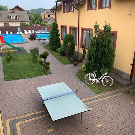 Sadyba Magnat Hotel Dilyatyn Zewnętrze zdjęcie