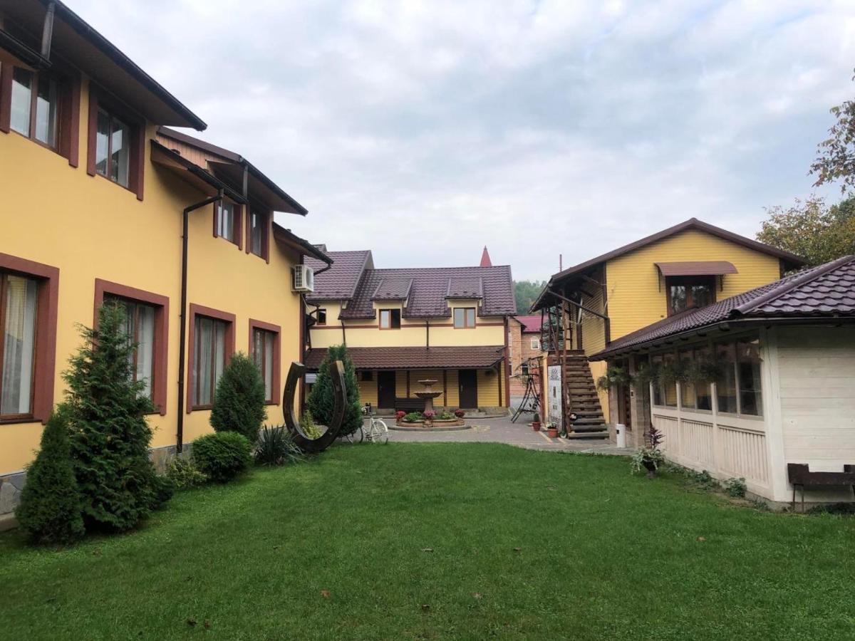 Sadyba Magnat Hotel Dilyatyn Zewnętrze zdjęcie