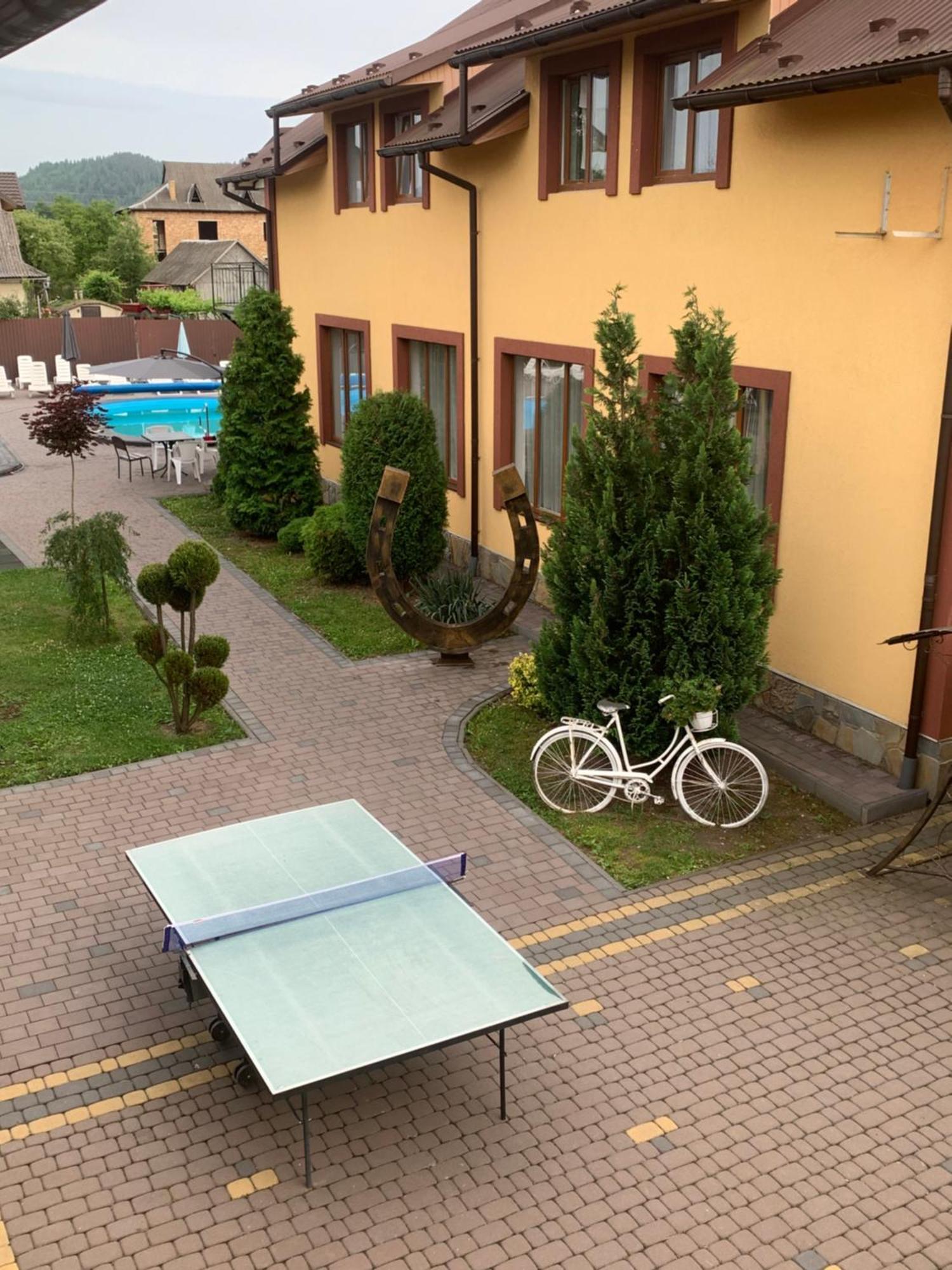 Sadyba Magnat Hotel Dilyatyn Zewnętrze zdjęcie
