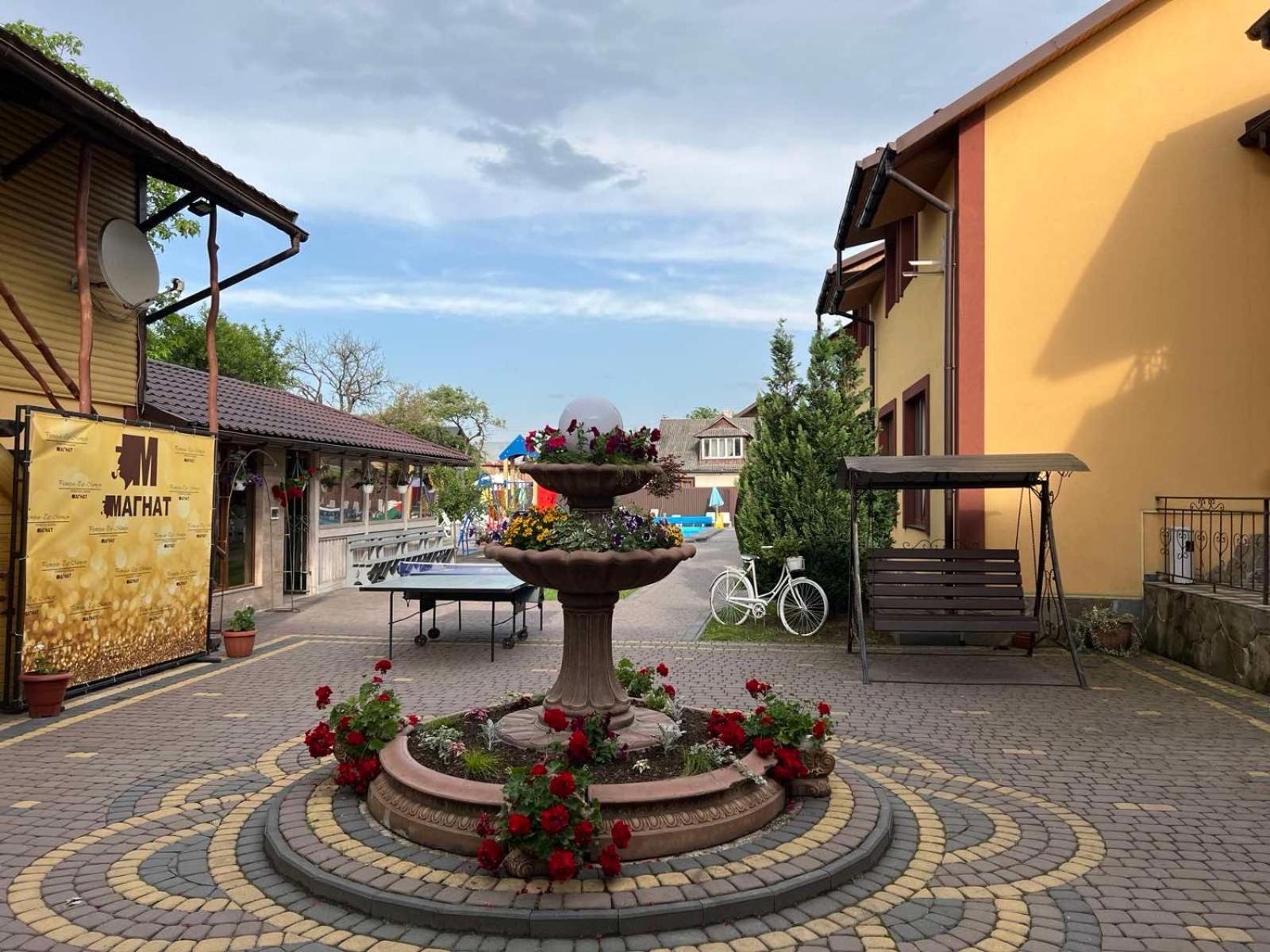 Sadyba Magnat Hotel Dilyatyn Zewnętrze zdjęcie