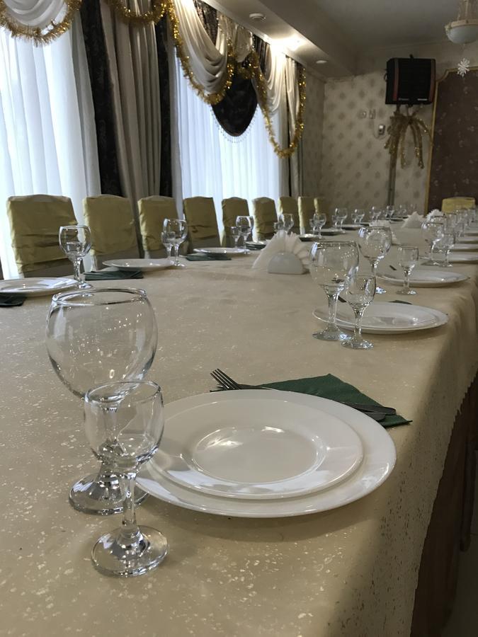 Sadyba Magnat Hotel Dilyatyn Zewnętrze zdjęcie